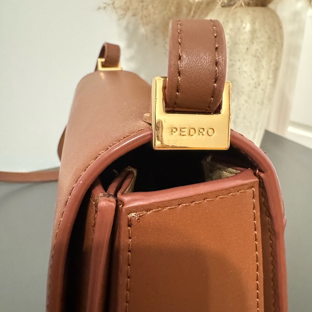 Pedro Elegant Tan Crossbody Bag - Picture 5 of 9